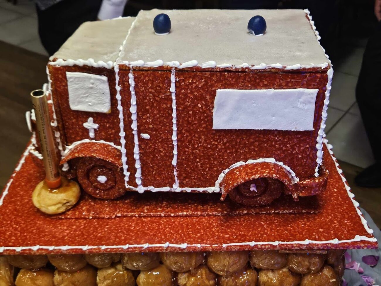Détail de la pièce montée camion de pompiers, entièrement comestible